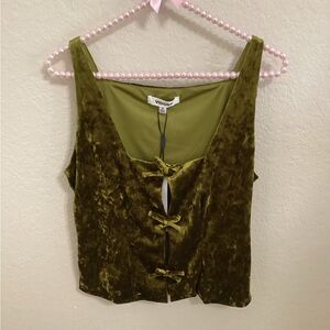 Green fully lined tie front tank top